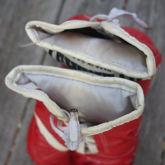 Everlast 2112 Lace Up Red Boxing Gloves Made in U.S.A. - Picture 10 of 16